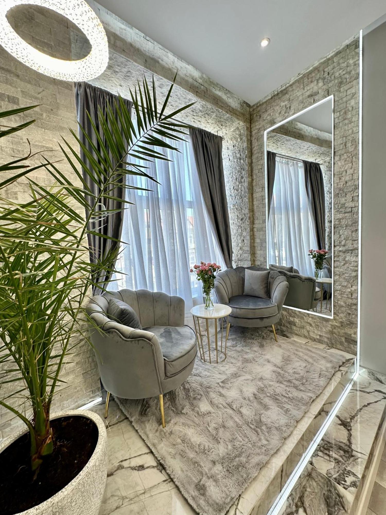 Deyinn Guest House Centrum Турда Экстерьер фото